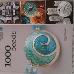 1000 Beads coffee table book.  Color photos Lark Crafts 420 pages  Collectible